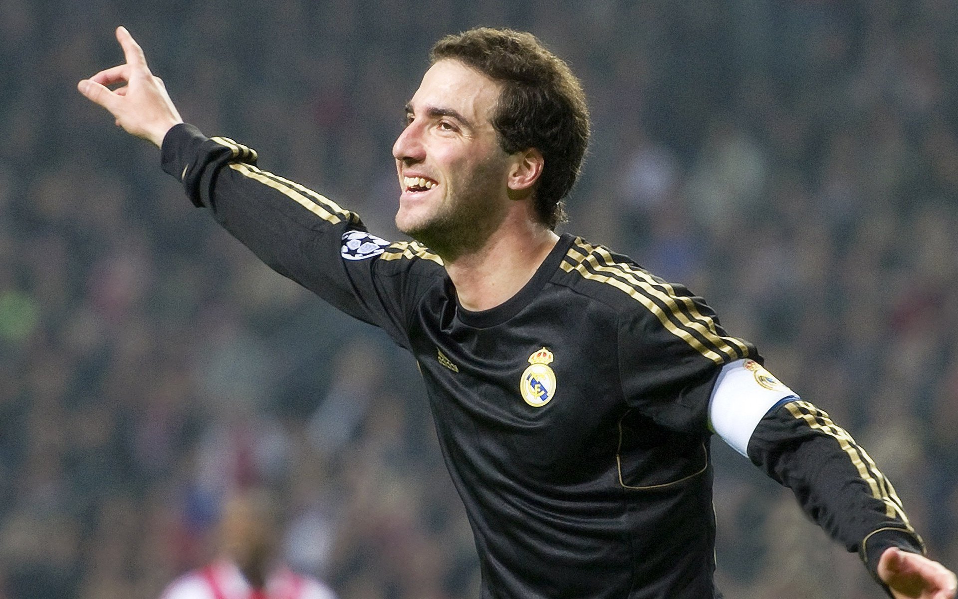 凯恩一锤定音，乌拉圭力克巴拉圭登顶南美之巅