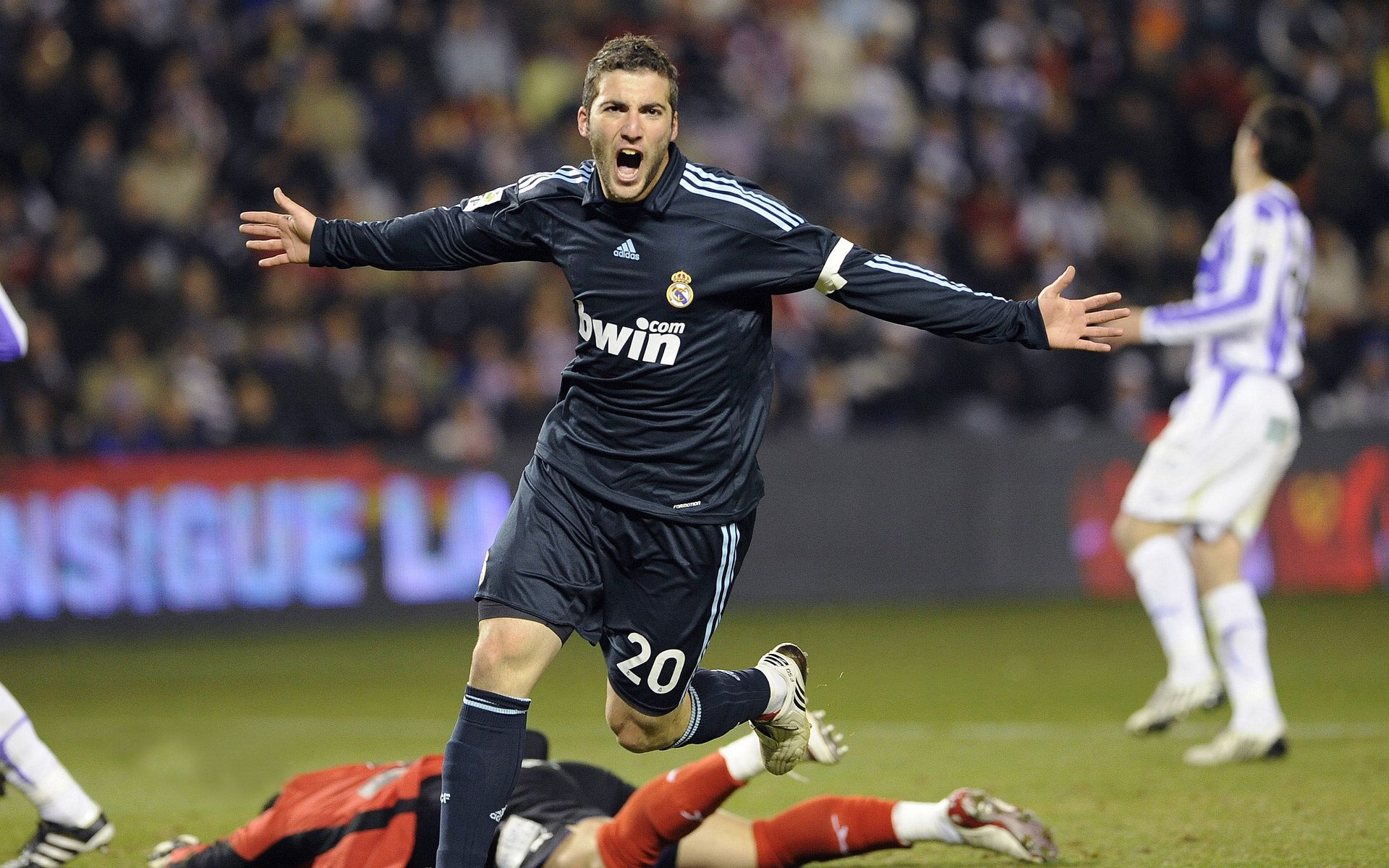 德里赫特一锤定音，皇家社会一波带走冰岛背后的战术革命