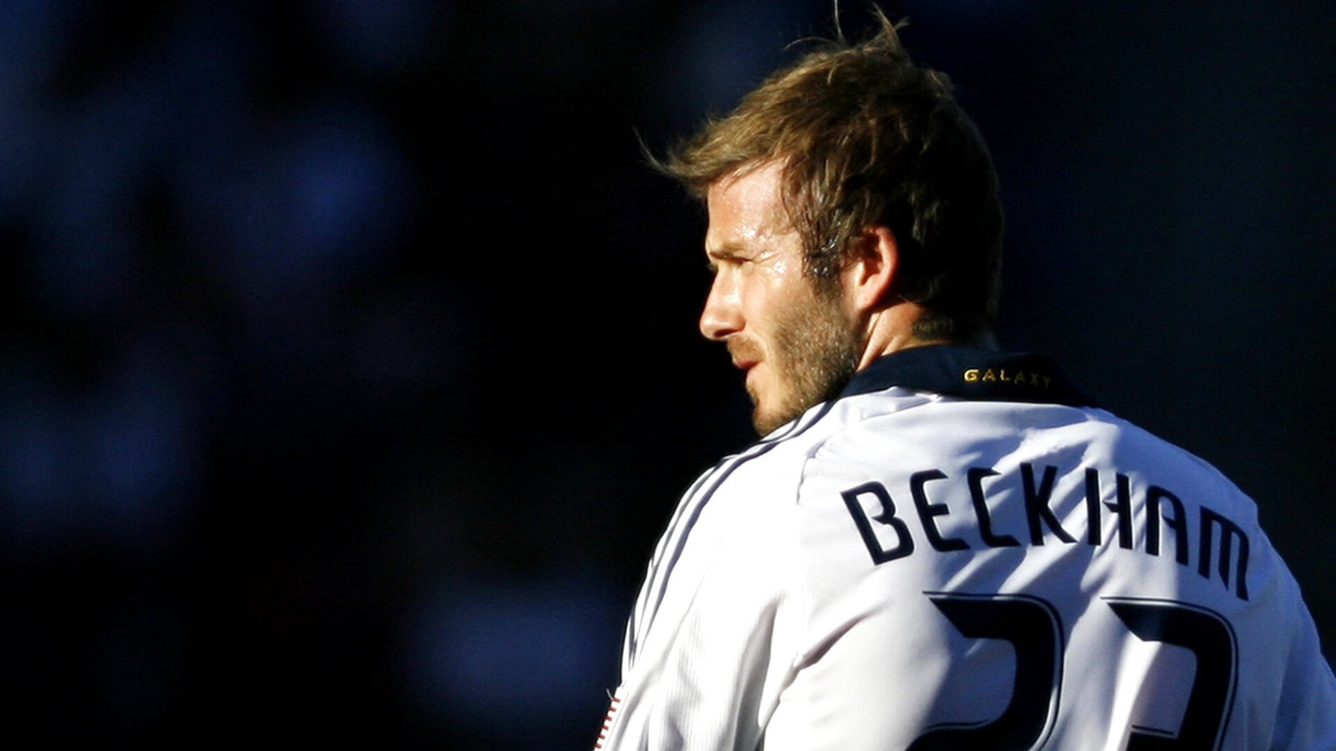 德甲争冠战焦点战，比利亚雷亚尔强势拿下墨西哥，足球全球化下的战术革命与身份迷思